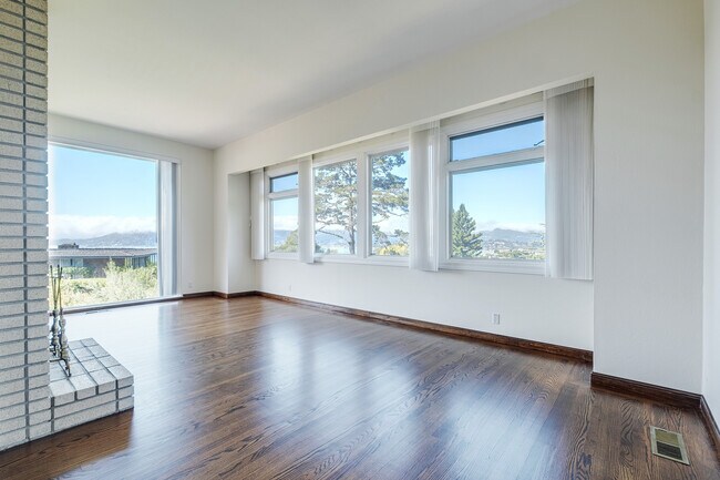 Building Photo - 90 Geldert Dr Rental