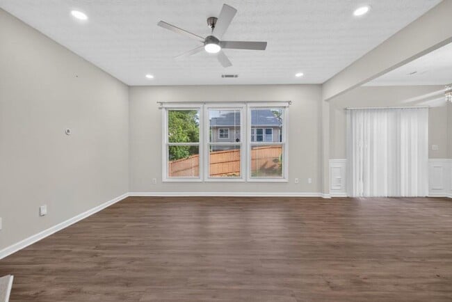 Photo - 4379 Annlette Dr NW