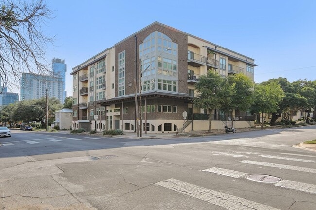 Photo - 908 Nueces St Unidad 28