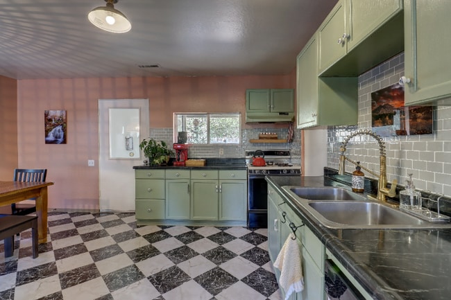 Photo - 2807 Willow Creek Rd