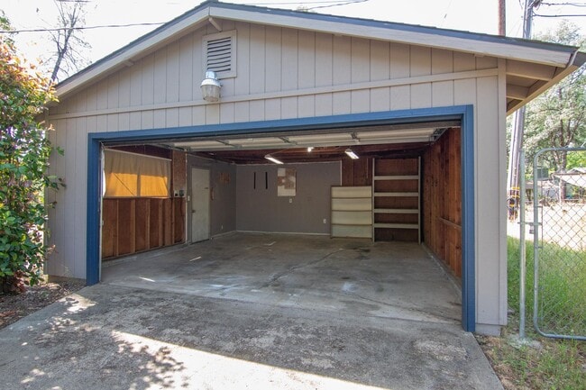 Photo - 2 Bedroom North Redding Home with Bonus Room. Completely Fenced!