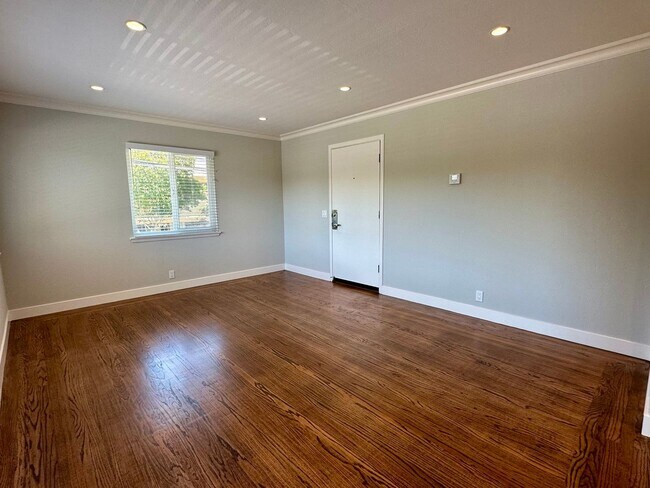 Menlo Pointe Apartments