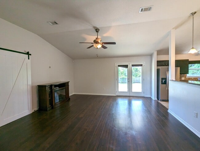 Photo - 8249 Escola St