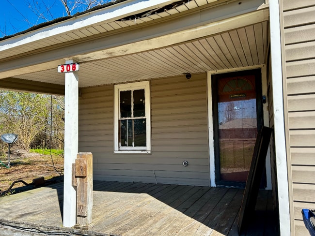 Photo - 308 S 1st St