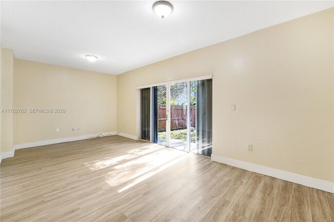 Photo - 631 SW 10th St