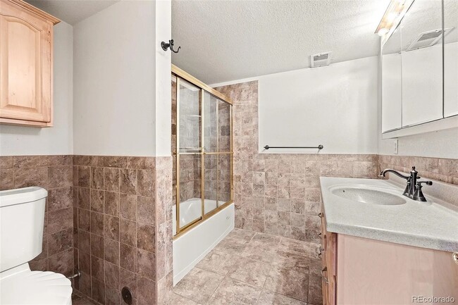 Baño del sótano - 4623 E 127th Pl