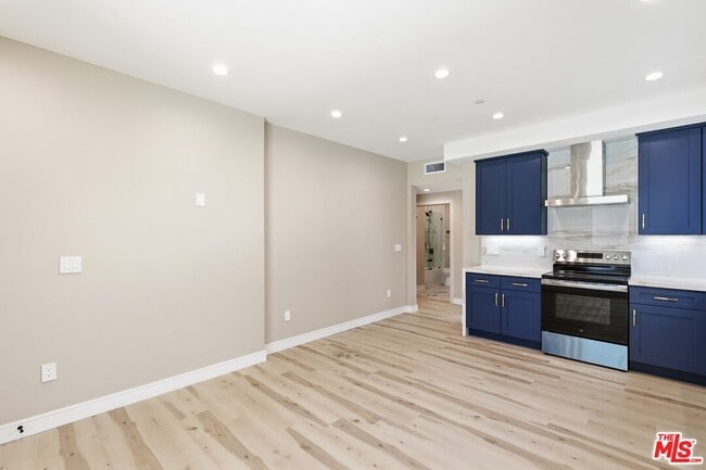 Photo - 227 N Burlington Ave Unit 3