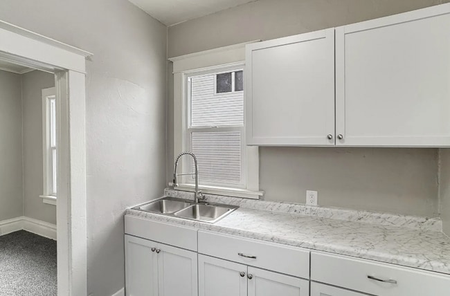 Photo - 906 12th St N