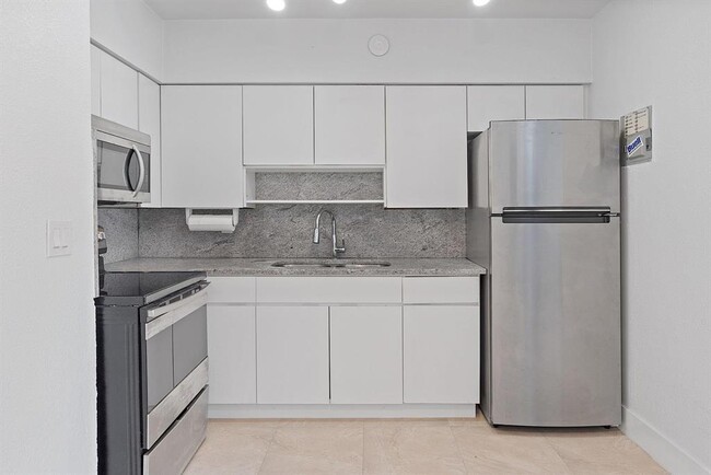 Photo - 3349 NE 33rd St Unit #2