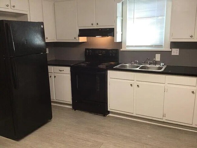 Photo - 9 Hemlock Dr