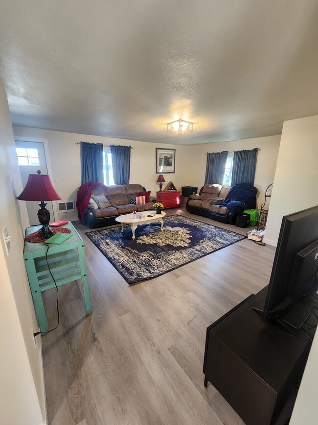 Photo - 785 NW West St