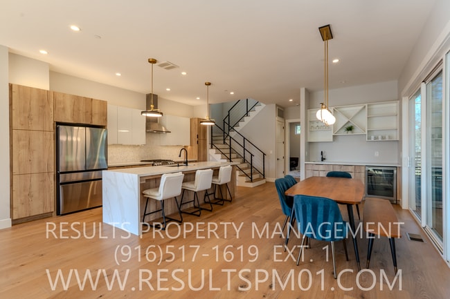 Photo - Stunning luxury custom home! 4 bedrooms heart of Fairoaks