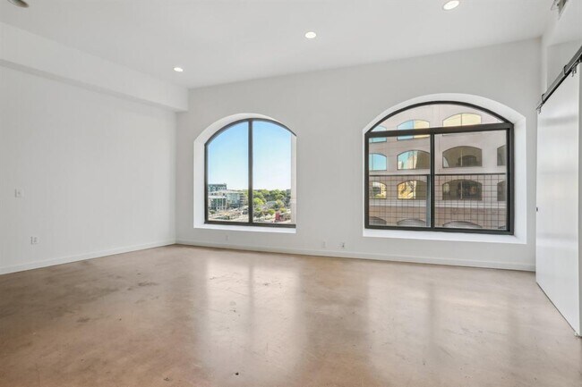 Photo - 507 Sabine St Unit 810