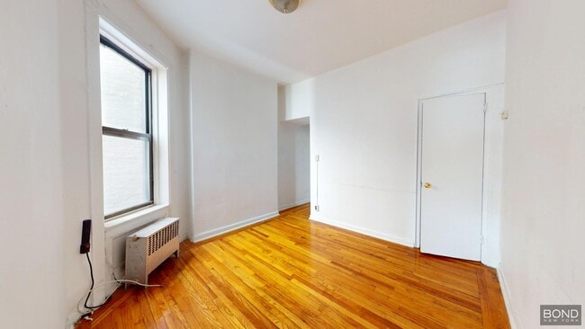 Building Photo - 166 W 83rd St Unit 5C Rental