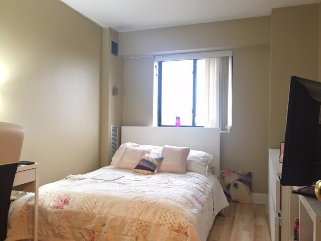 Photo - Spacious 2 bedroom unit with a view!