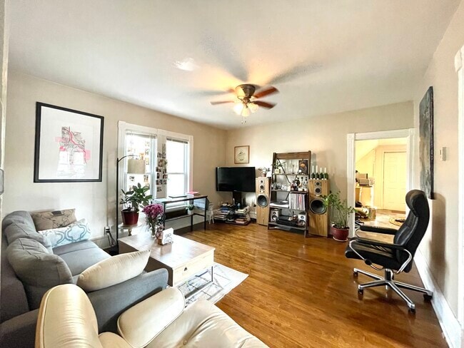 Building Photo - 824 Lowry Ave NE Unit 2 Rental