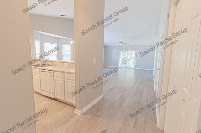 Photo - 4850 Meadowsweet Dr Unidad Apartment 1709