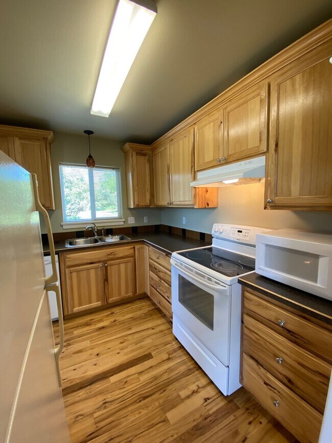 Photo - Beautifully Remodeled Springfield Cottage