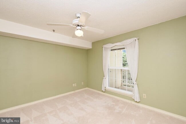 Building Photo - 1524 Lincoln Way Unit 313 Rental