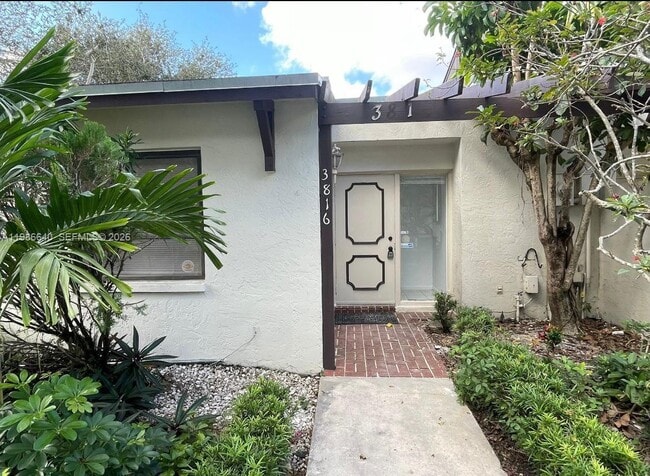 Building Photo - 3816 SW 68th Way