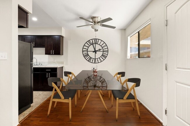 Photo - Topanga Terrace Apartments