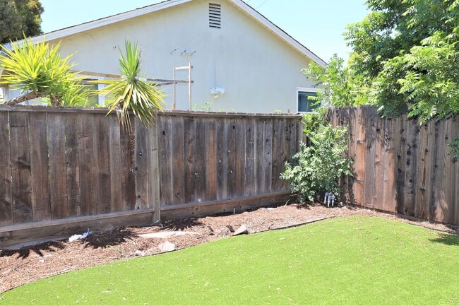 Cozy Studio w/ Private Fenced-In Yard and ... - Cozy Studio w/ Private Fenced-In Yard and ... Apartment Unit B