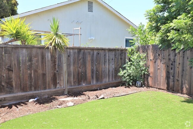 Building Photo - Cozy Studio w/ Private Fenced-In Yard and ... Unit B Rental