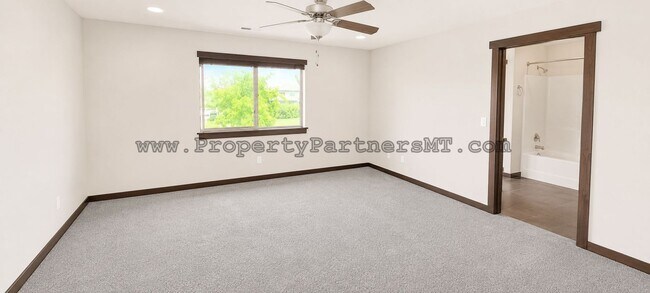Photo - *** Modern *** 3 Bed 2.5 Bath Townhouse