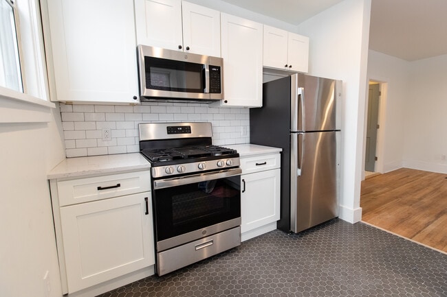 Building Photo - 226 45th St Unit Half-2