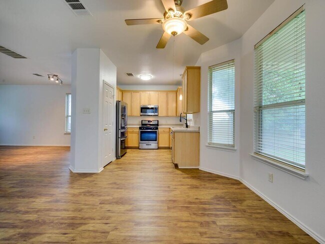 Photo - 1112 Sundrop Pl