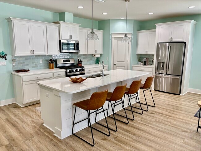 Photo - 454 Locksley Dr