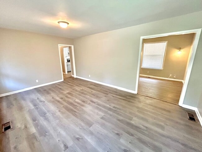 Photo - Move In Special-$500 off first month's rent- 3-bedroom 1.5 bath charming home with spacious yard.