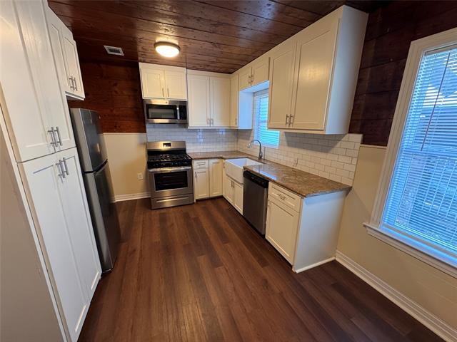 Photo - 2547 Sharon St