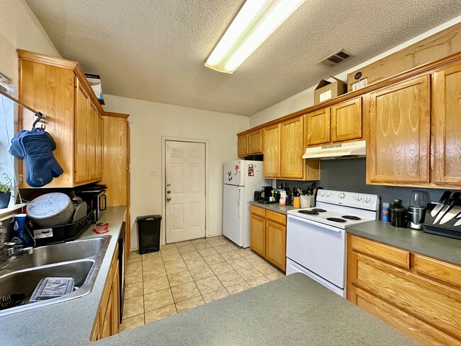 Photo - 1318 James Ave Unidad B