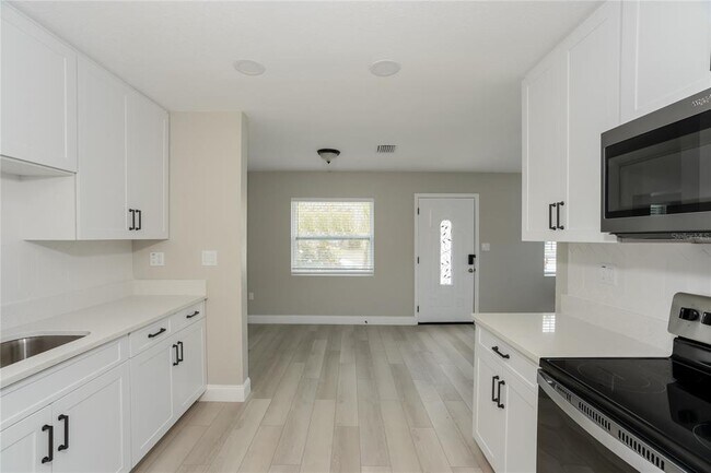 Photo - 1310 30th St W