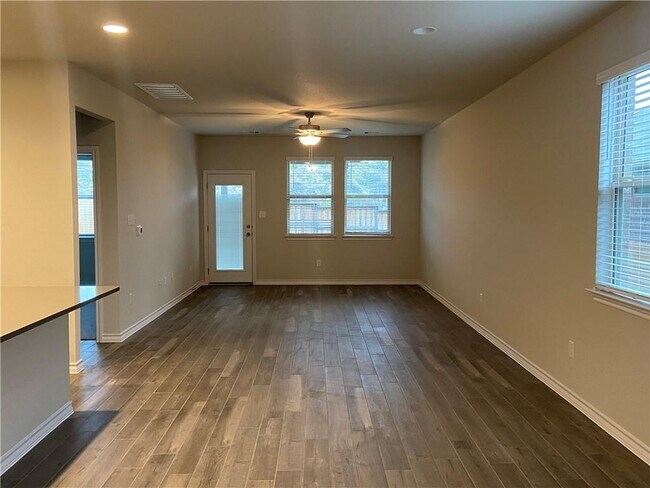 Photo - 790 Eves Necklace Dr.