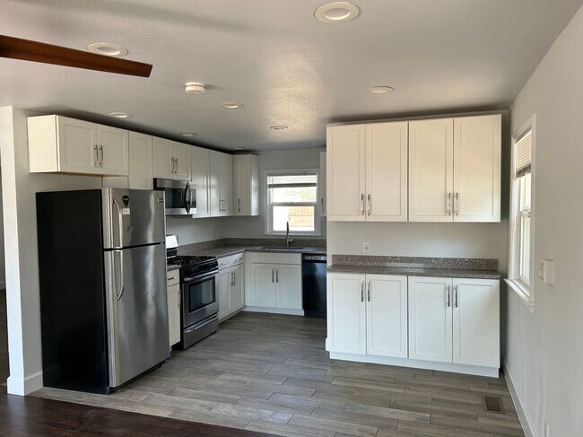 Photo - 1764 Oswego St