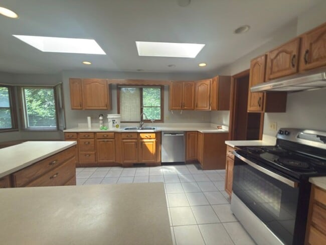 104 W McHenry St