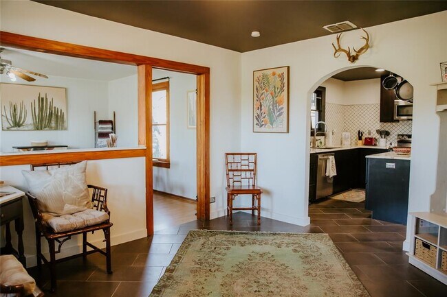 Photo - 604 W Pecan Dr