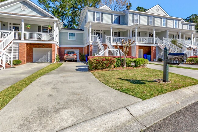 Well maintained Golf course townhouse with... - Well maintained Golf course townhouse with...