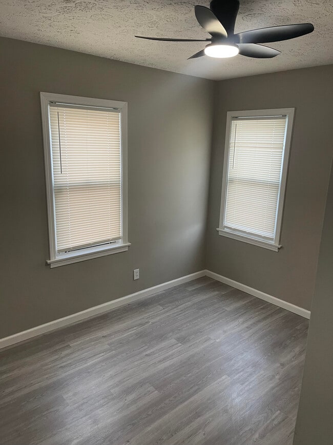 Photo - 869 Seward Ave