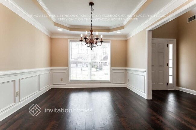 Photo - 523 Cliffglen Way NW