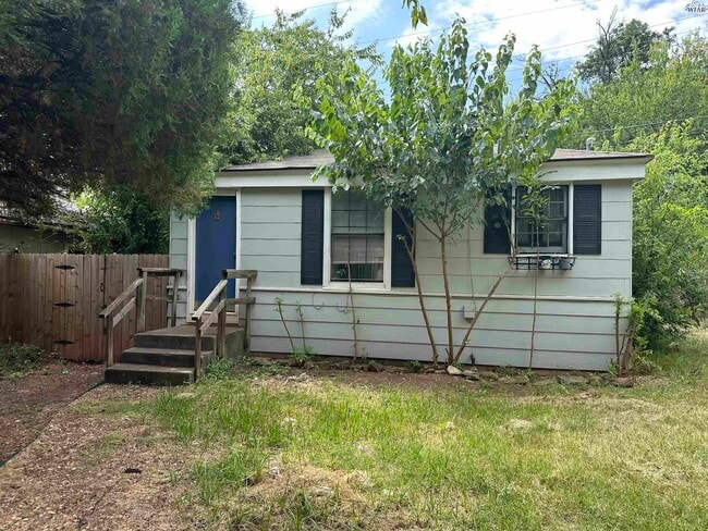Photo - 3205 10th St House