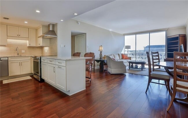 Building Photo - 1801 Lavaca St Unit 2E Rental