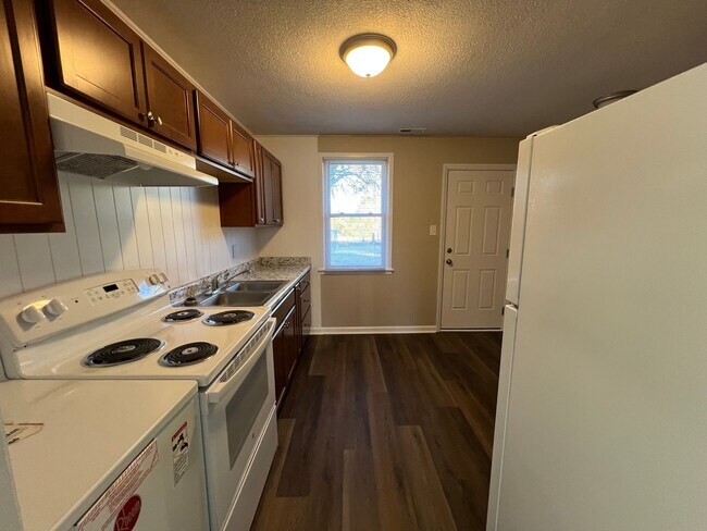 Photo - Cute 2 bedroom 1 bath duplex that is centrally located. Close to area bases, shopping and restaur...