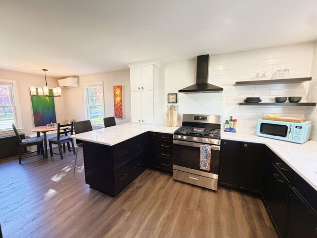 Building Photo - Elegant Single-Family Home with Chef’s Kitchen & Private Yard