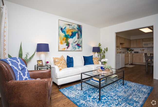 2BR, 2BA - 1,150 SF
