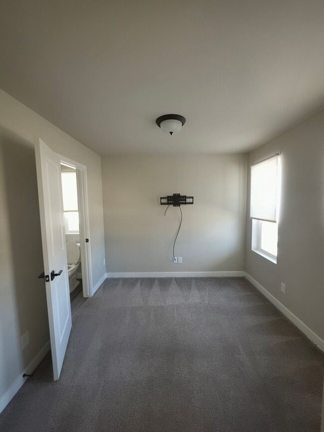 Photo - Spacious 4-Bedroom Home with Modern Finishes in Lorson Ranch