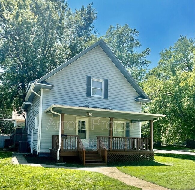 Building Photo - 1201 Peach St