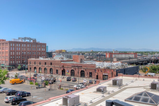 Vista hacia el oeste desde la azotea (Coors Field y Montañas Rocosas). - 2345 Walnut Street Unit 17